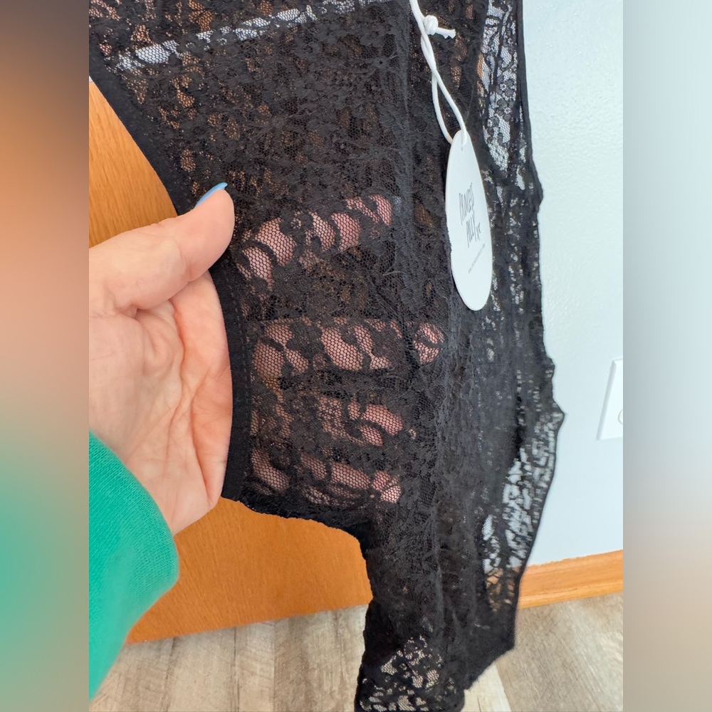Princess Polly XX size 2, sheer black lace sleeveless bodysuit - Picture 3 of 7